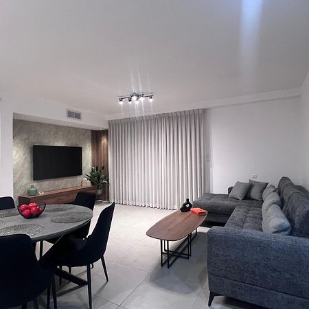 Luxury Queen Royal Park Eilat Esterno foto